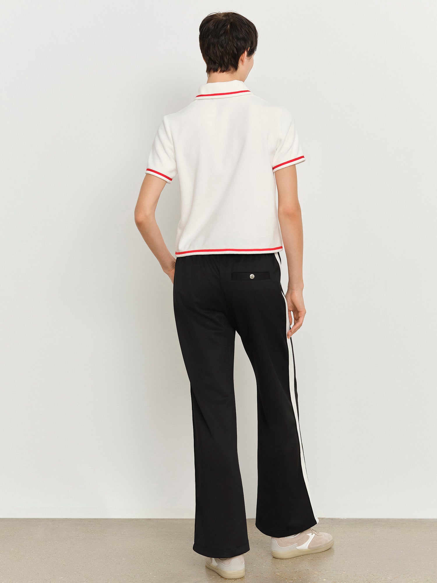 モデル身長179cm、着用サイズ2、着用カラーIVORY