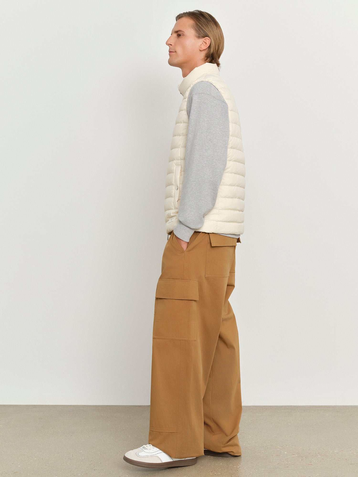 モデル身長181cm、着用サイズ3、着用カラーIVORY