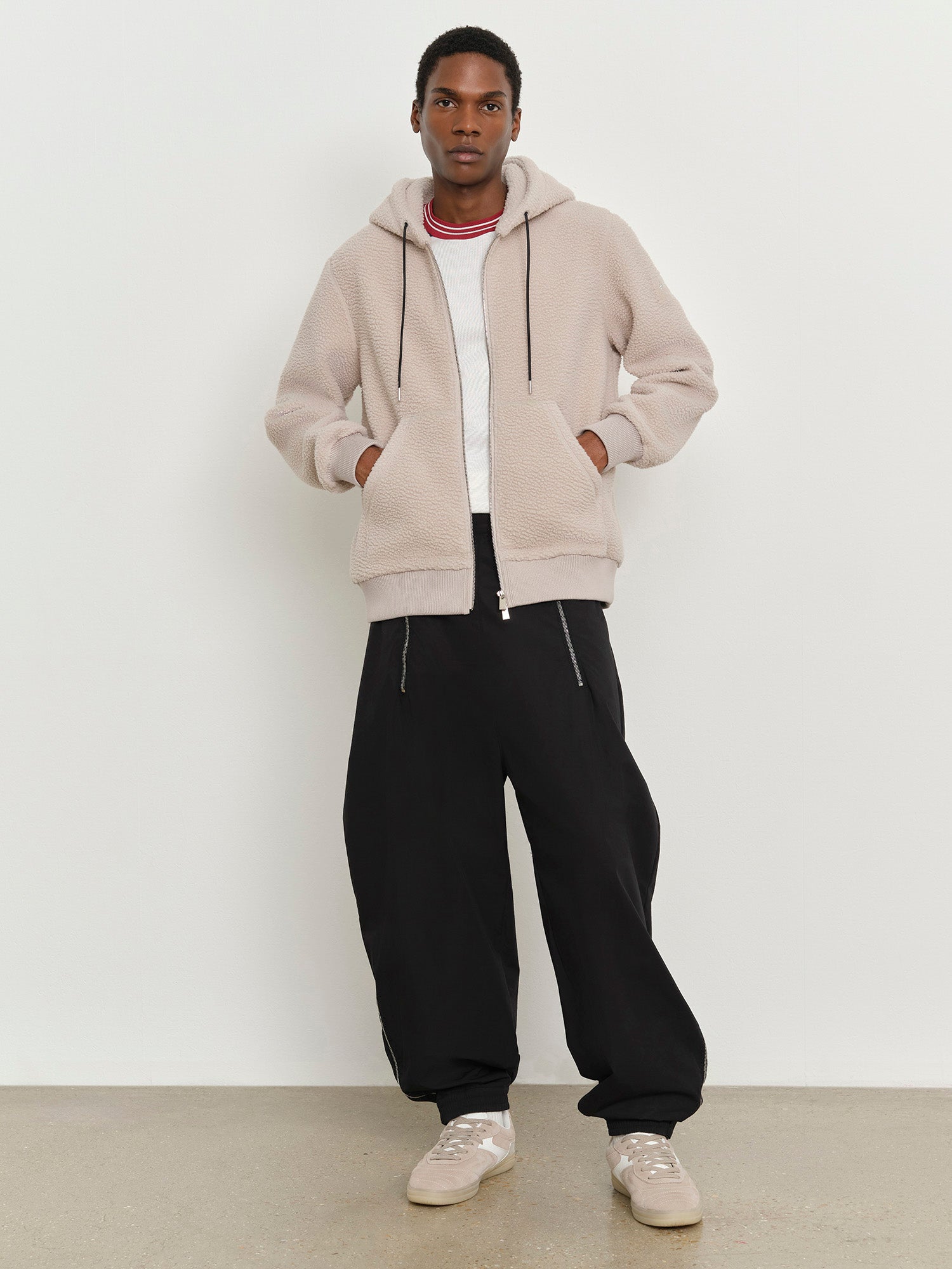 モデル身長185cm、着用サイズ3、着用カラーGRAY