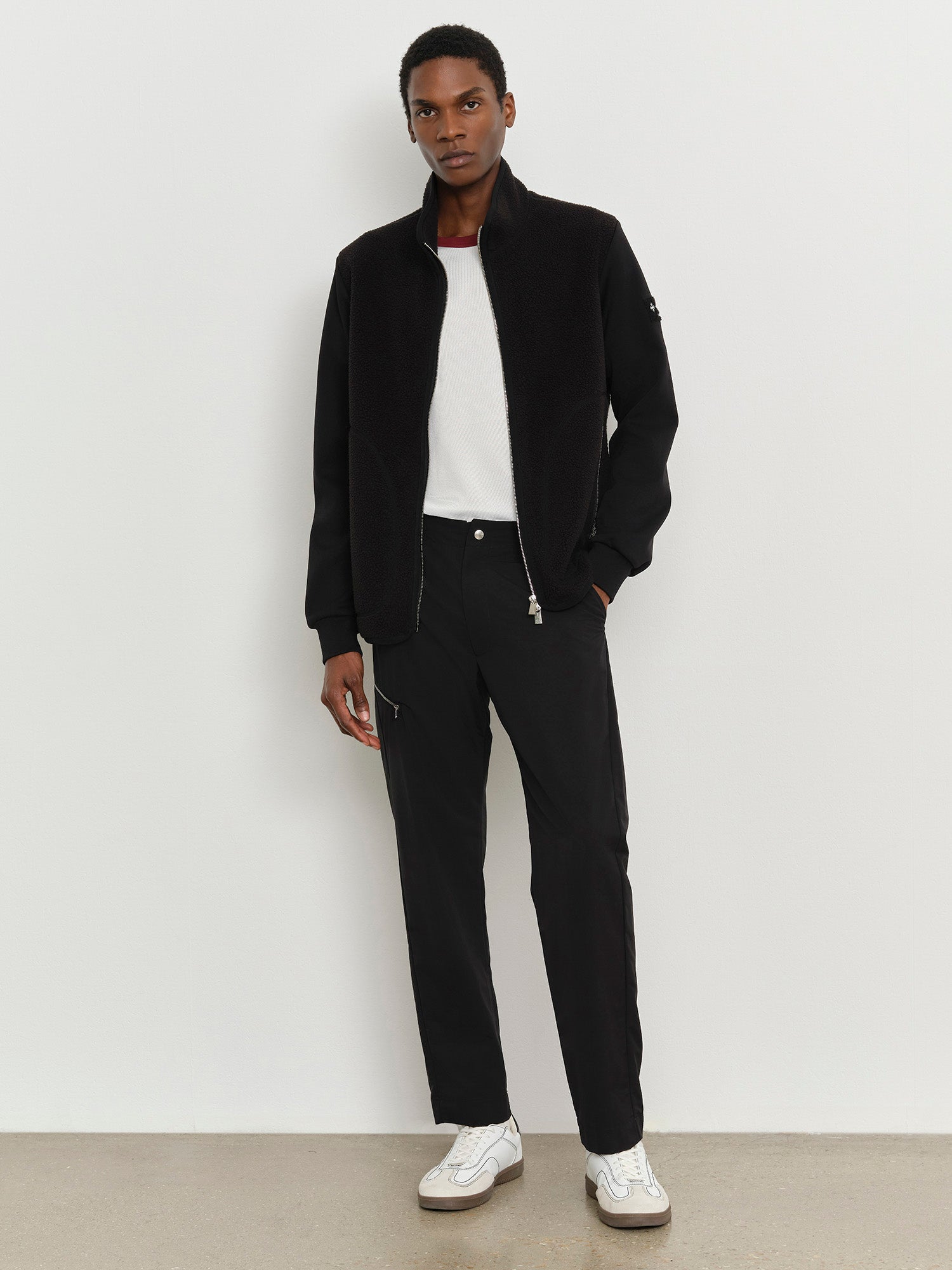 モデル身長185cm、着用サイズ3、着用カラーBLACK