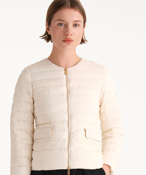 モデル身長175cm、着用サイズ2、着用カラーIVORY