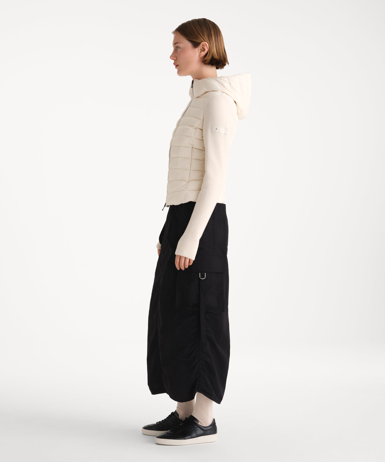モデル身長175cm、着用サイズ2、着用カラーIVORY