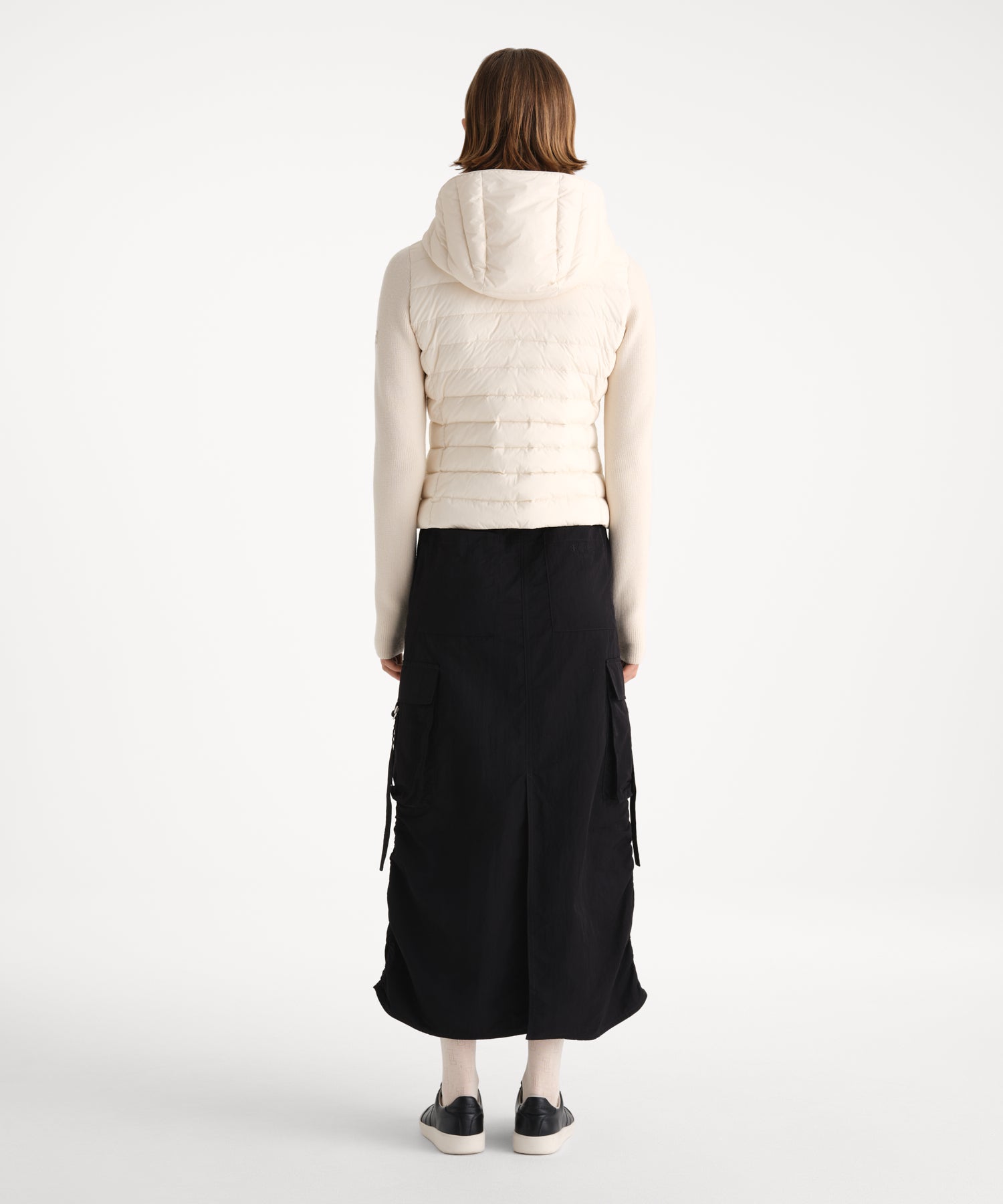 モデル身長175cm、着用サイズ2、着用カラーIVORY