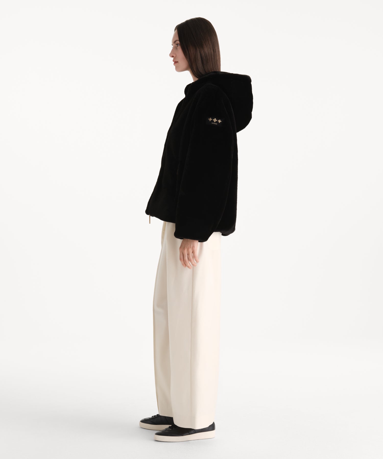モデル身長176cm、着用サイズ2、着用カラーBLACK