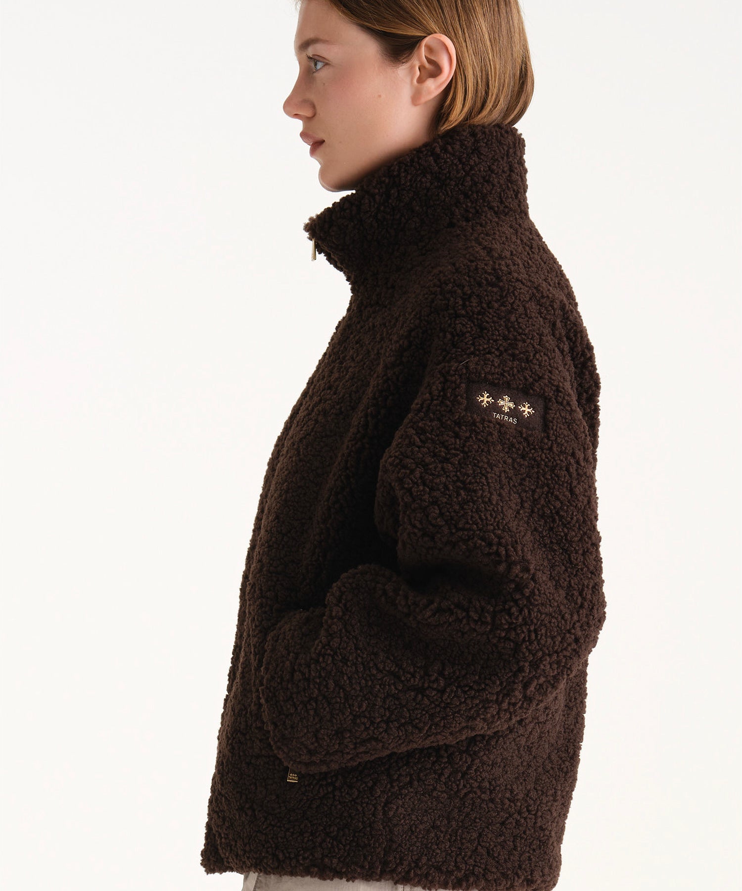 モデル身長175cm、着用サイズ2、着用カラーBROWN