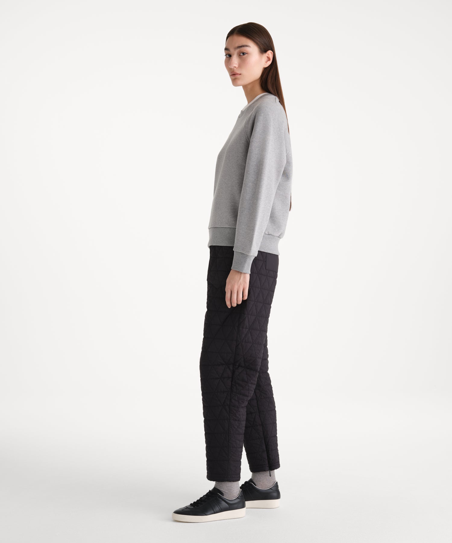 モデル身長176cm、着用サイズ2、着用カラーGRAY