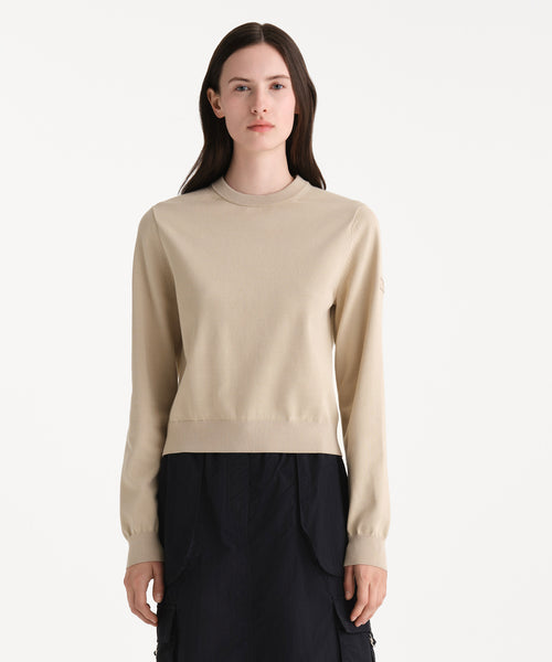 モデル身長176cm、着用サイズ2、着用カラーL.BEIGE