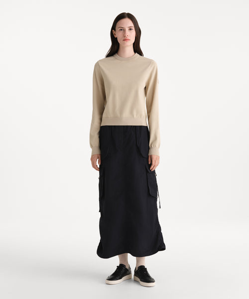 モデル身長176cm、着用サイズ2、着用カラーL.BEIGE