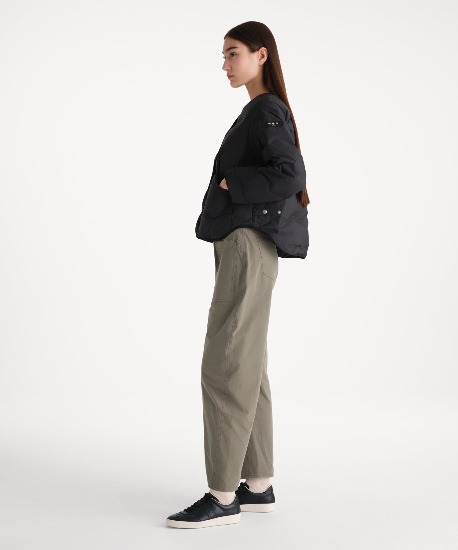 モデル身長176cm、着用サイズ2、着用カラーBLACK