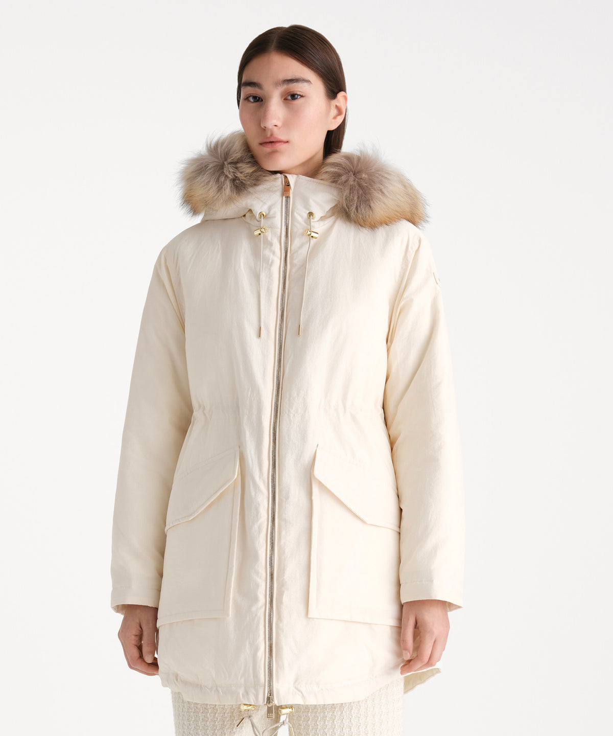 モデル身長176cm、着用サイズ2、着用カラーIVORY