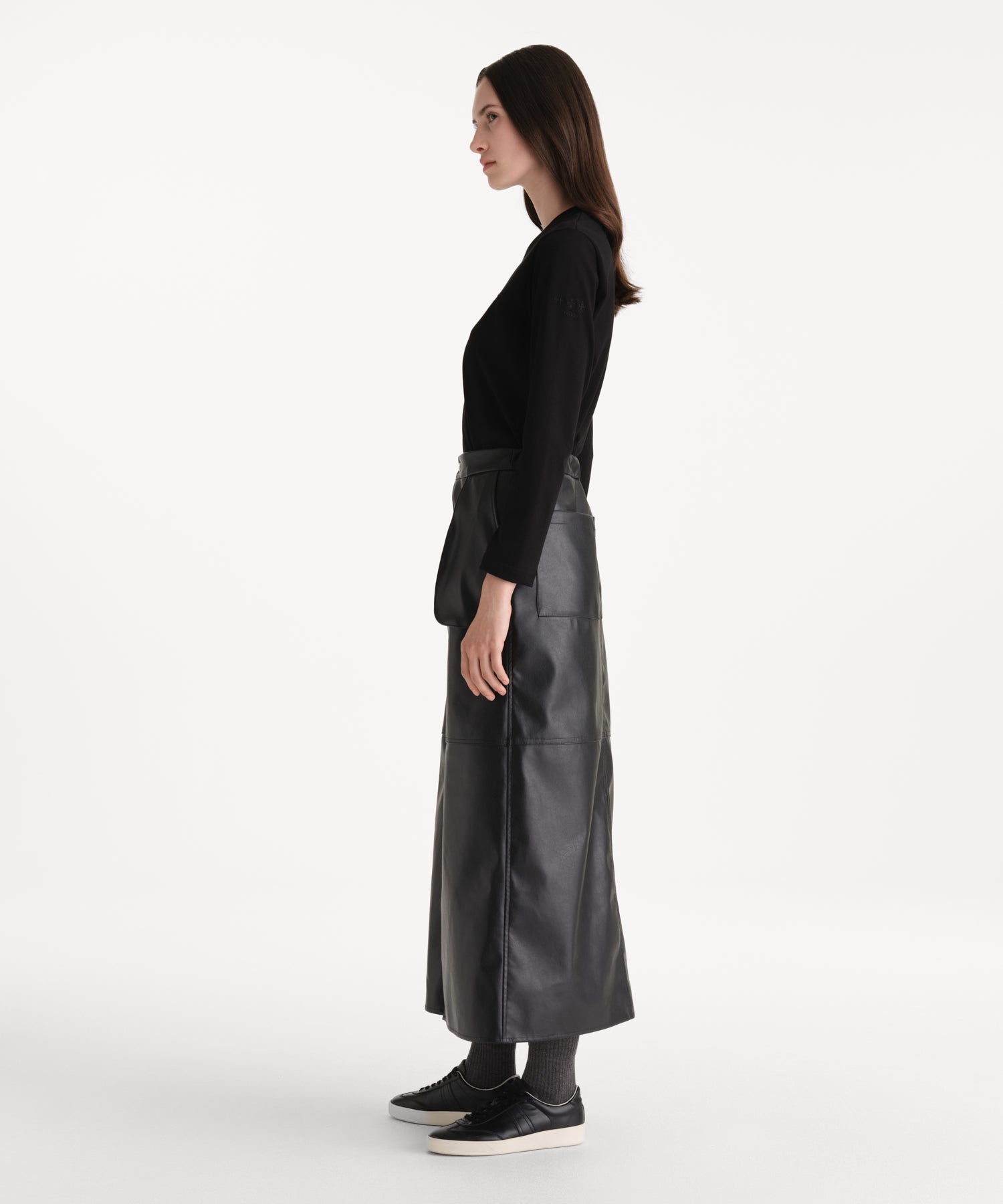 モデル身長176cm、着用サイズ2、着用カラーBLACK