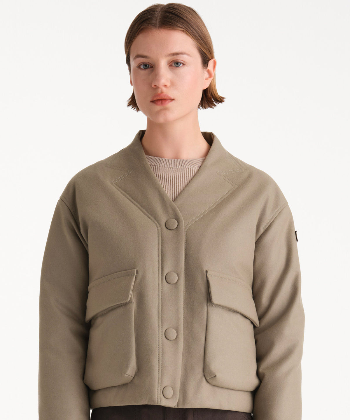モデル身長175cm、着用サイズ2、着用カラーBEIGE