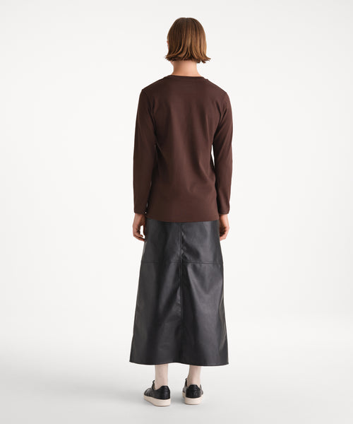 モデル身長175cm、着用サイズ2、着用カラーBROWN
