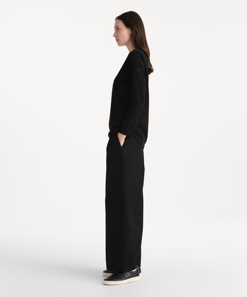 モデル身長176cm、着用サイズ2、着用カラーBLACK
