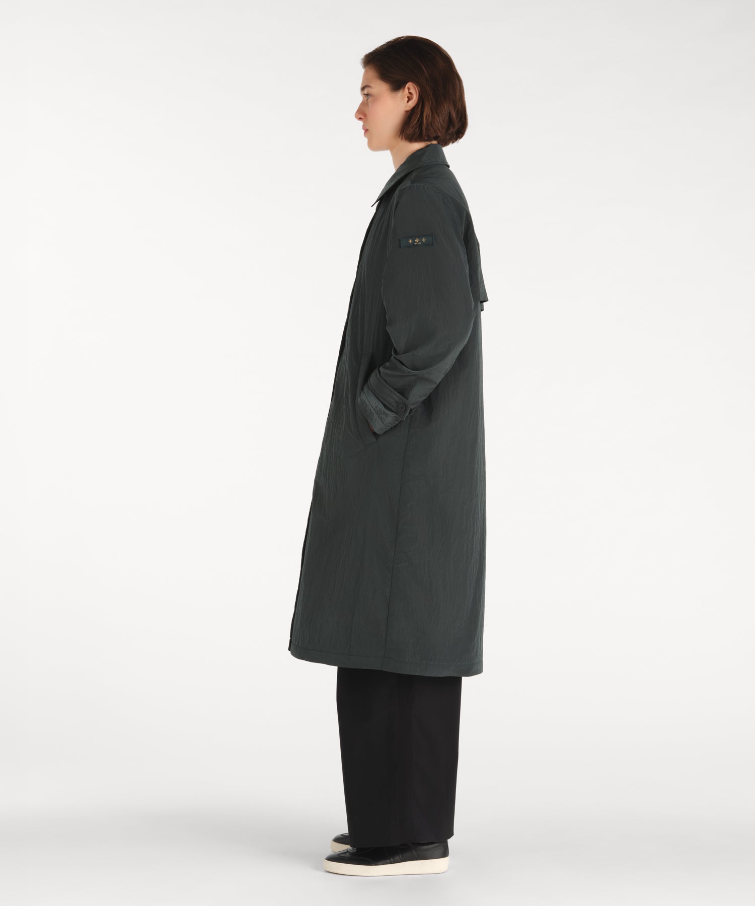モデル身長177cm、着用サイズ2、着用カラーGREEN