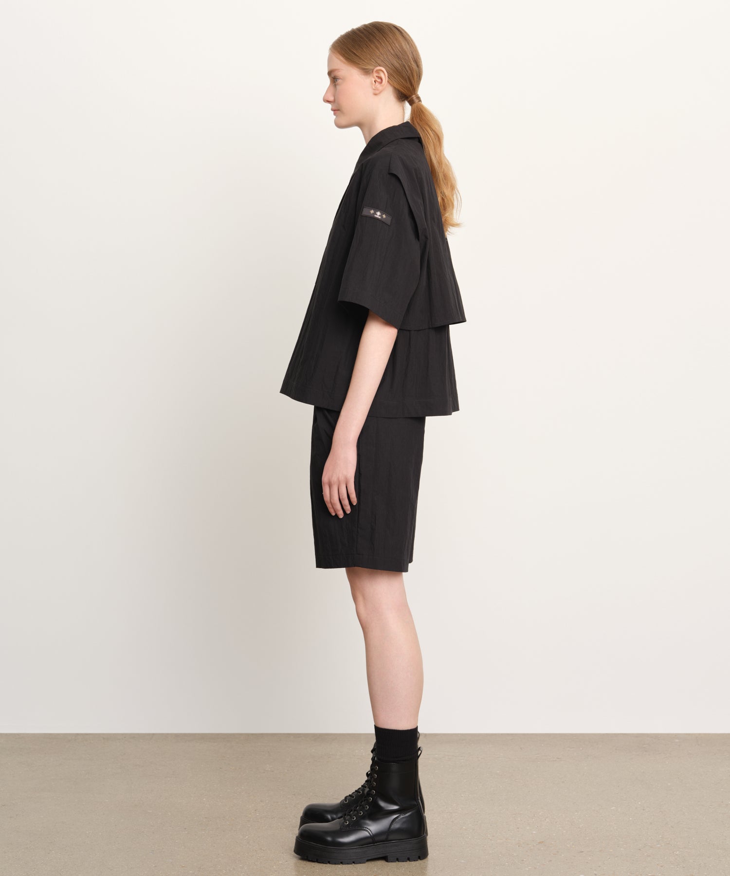 モデル身長176cm、着用サイズ2、着用カラーBLACK