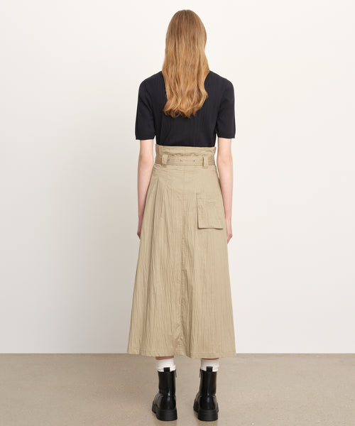 モデル身長176cm、着用サイズ2、着用カラーBEIGE
