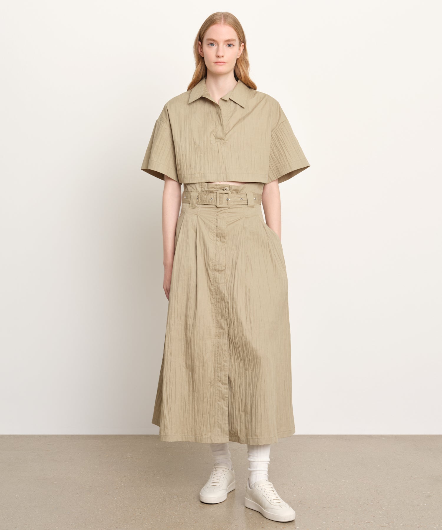 モデル身長176cm、着用サイズ2、着用カラーBEIGE