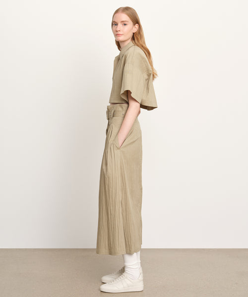 モデル身長176cm、着用サイズ2、着用カラーBEIGE