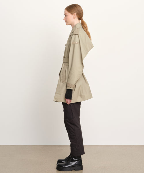 モデル身長176cm、着用サイズ2、着用カラーBEIGE
