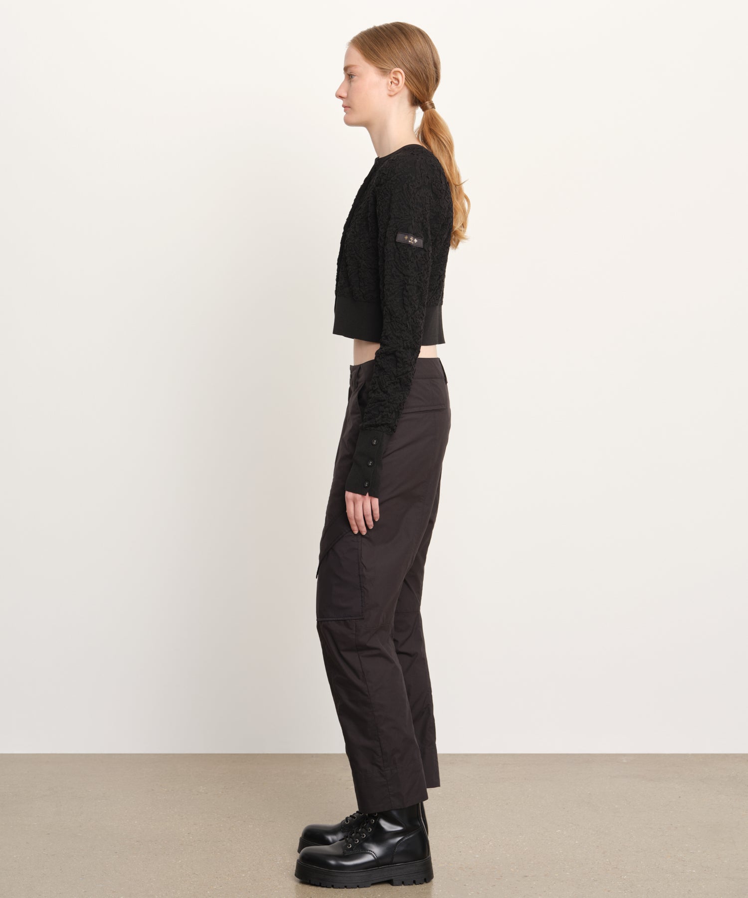 モデル身長176cm、着用サイズ2、着用カラーBLACK