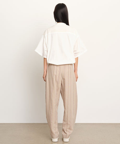 モデル身長177cm、着用サイズ2、着用カラーIVORY