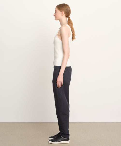 モデル身長176cm、着用サイズ2、着用カラーIVORY