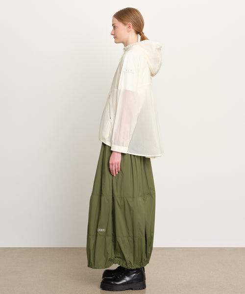 モデル身長176cm、着用サイズ2、着用カラーIVORY