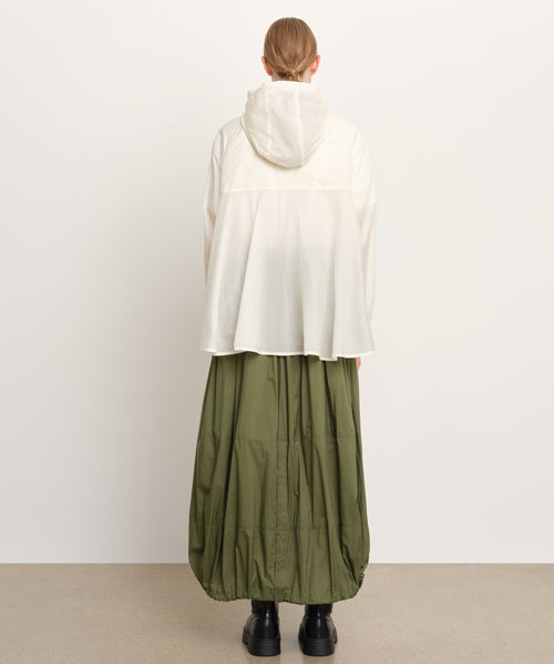 モデル身長176cm、着用サイズ2、着用カラーIVORY