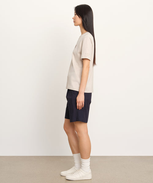 モデル身長177cm、着用サイズ2、着用カラーL.GRAY