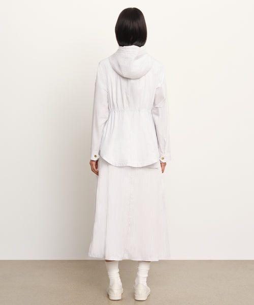モデル身長177cm、着用サイズ2、着用カラーL.GRAY