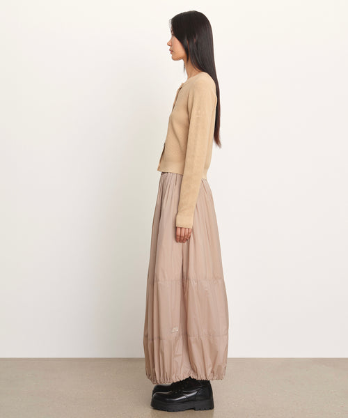 モデル身長177cm、着用サイズ2、着用カラーBEIGE