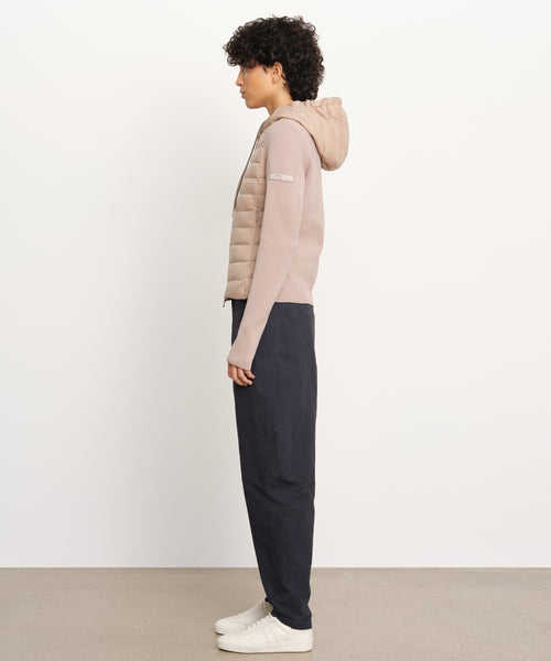 モデル身長176cm、着用サイズ2、着用カラーBEIGE