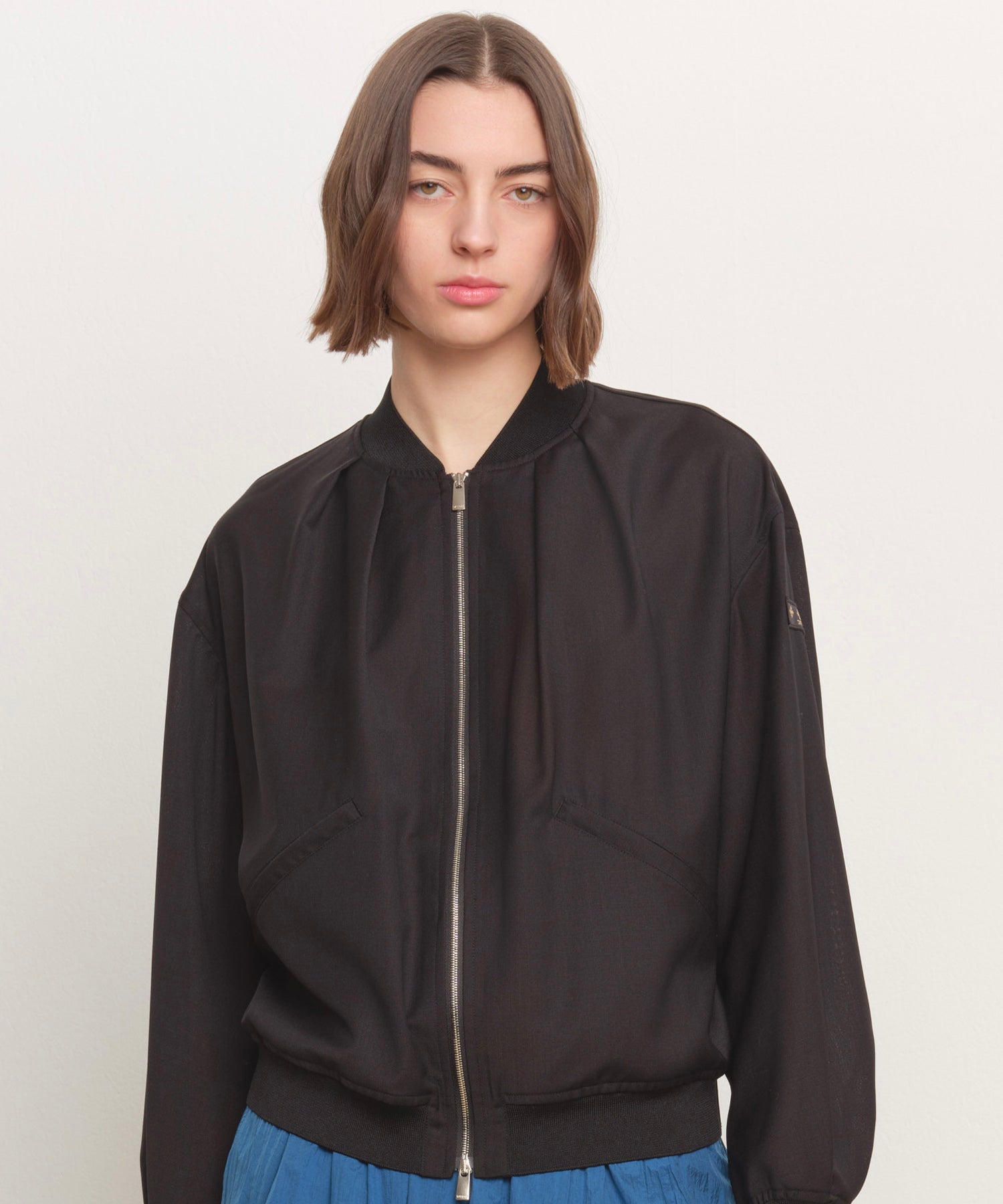 モデル身長181cm、着用サイズ2、着用カラーBLACK