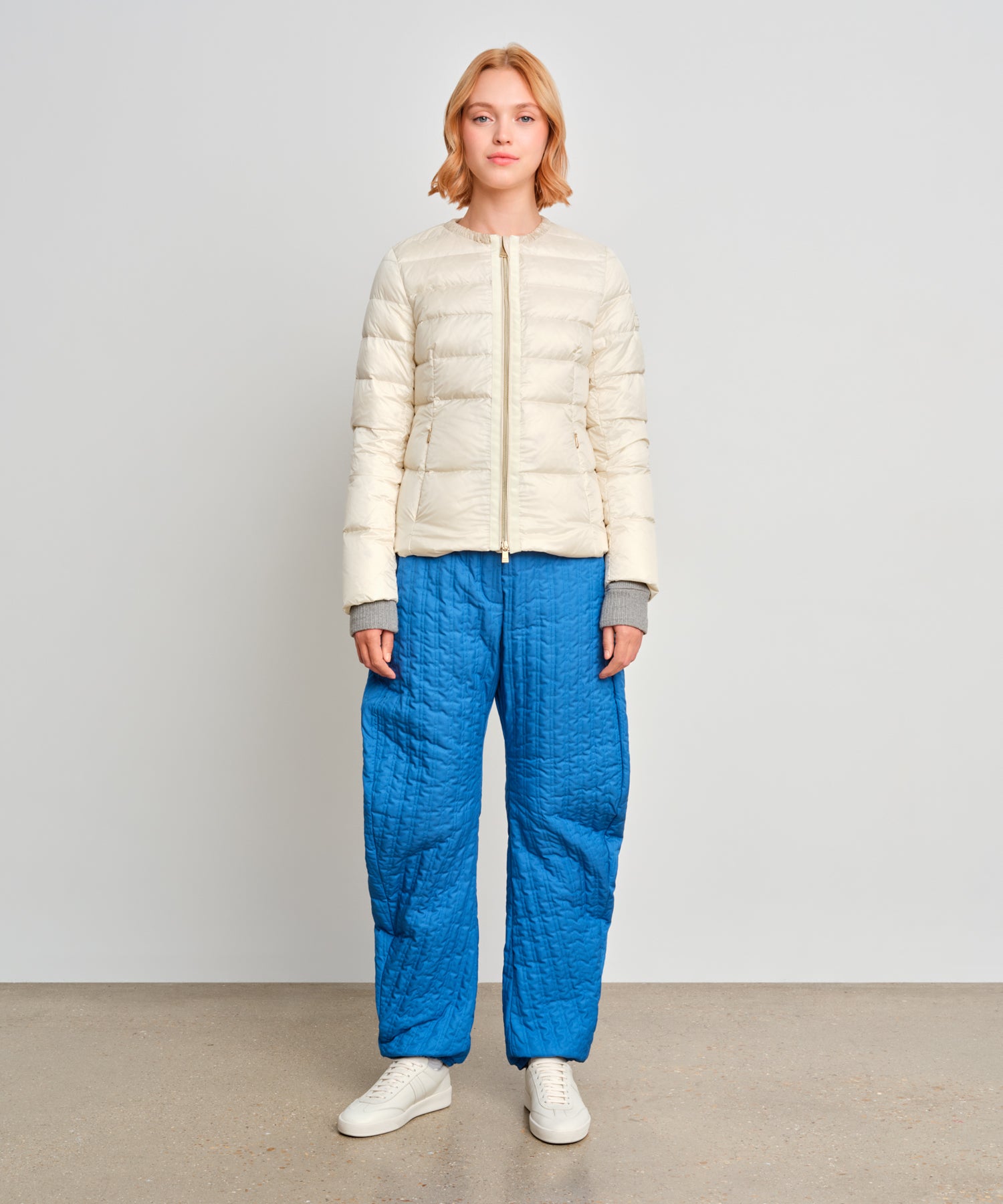 モデル身長175cm、着用サイズ2、着用カラーIVORY