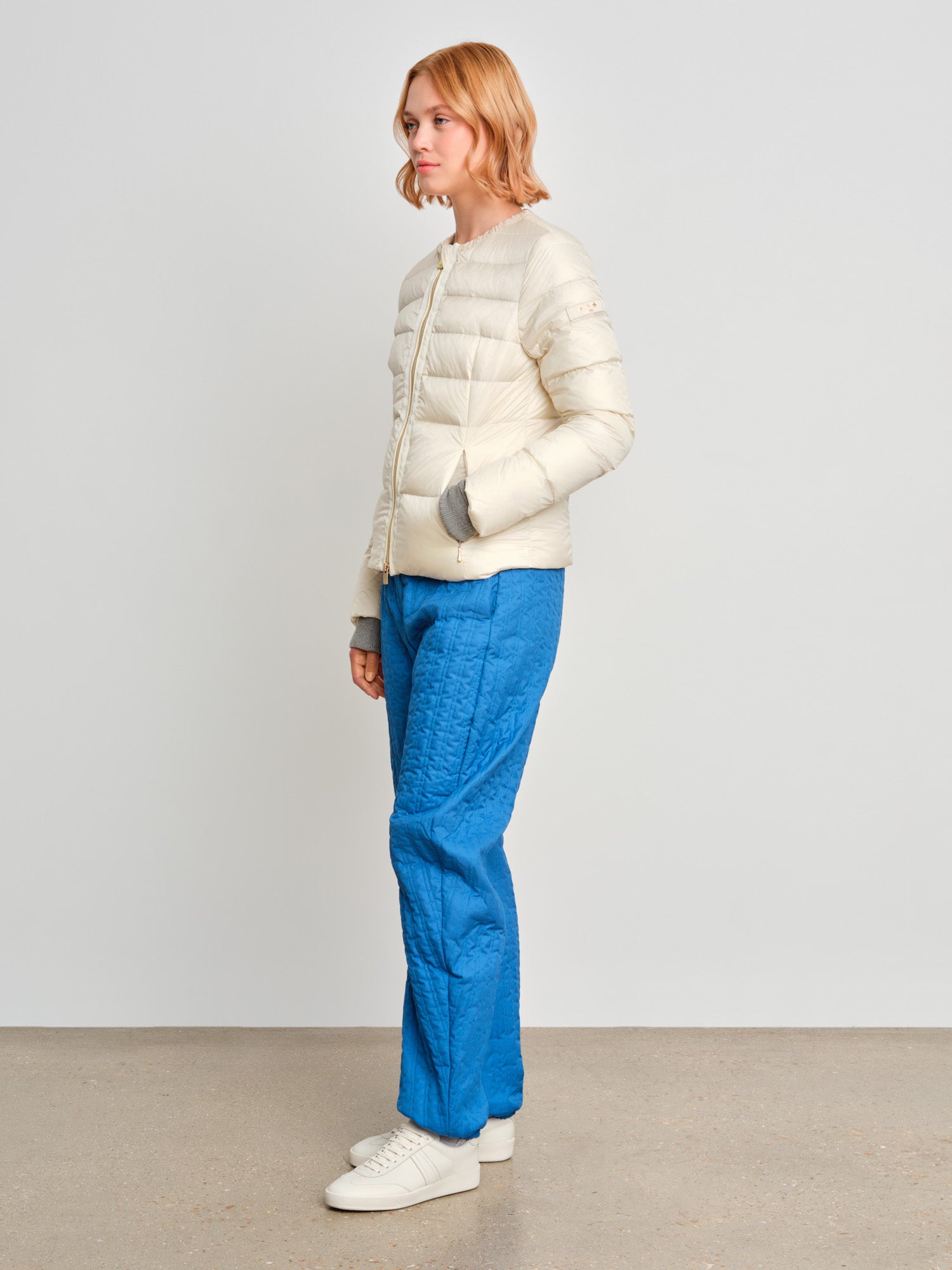 モデル身長175cm、着用サイズ2、着用カラーIVORY