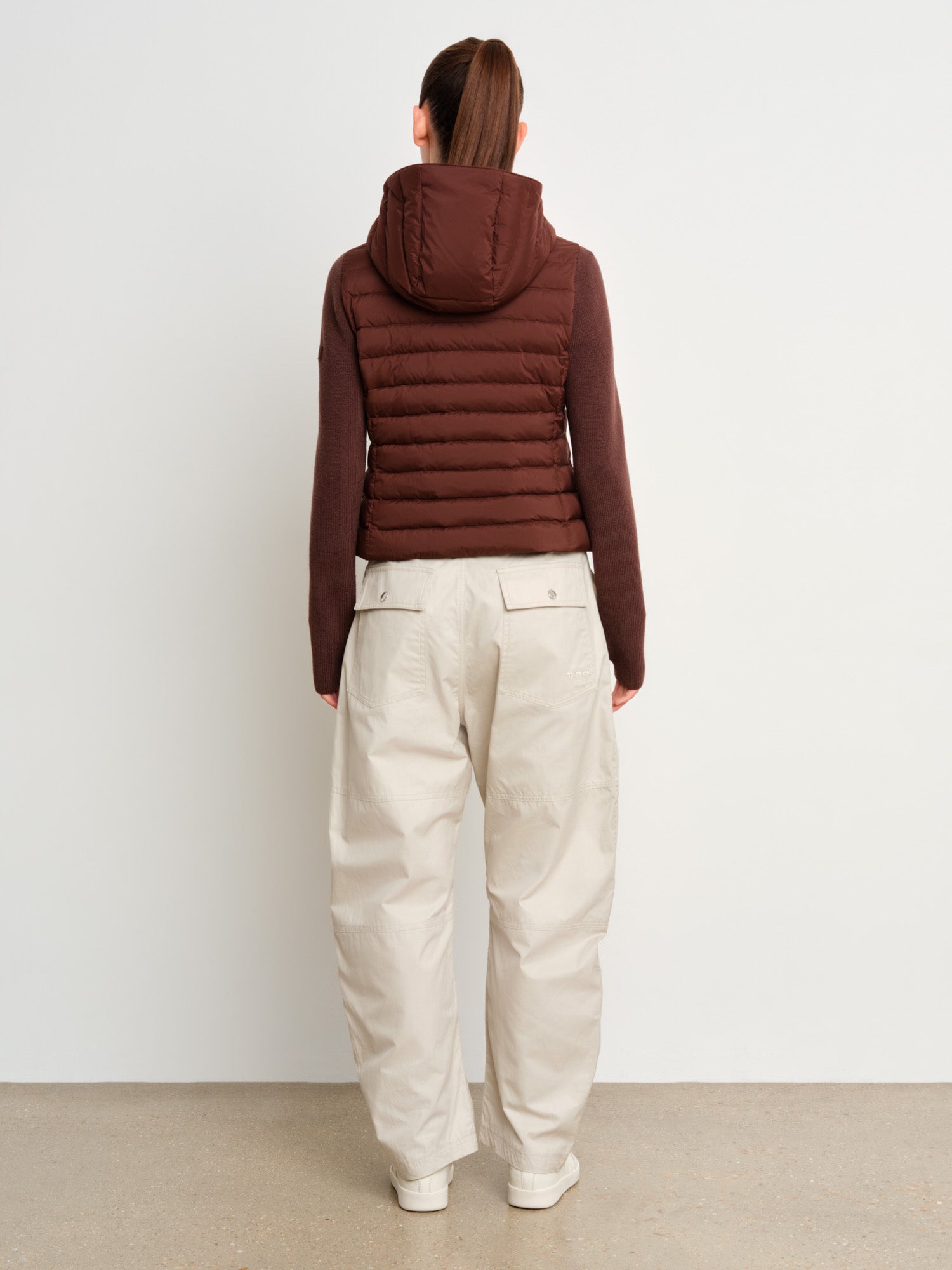 モデル身長175cm、着用サイズ2、着用カラーBROWN