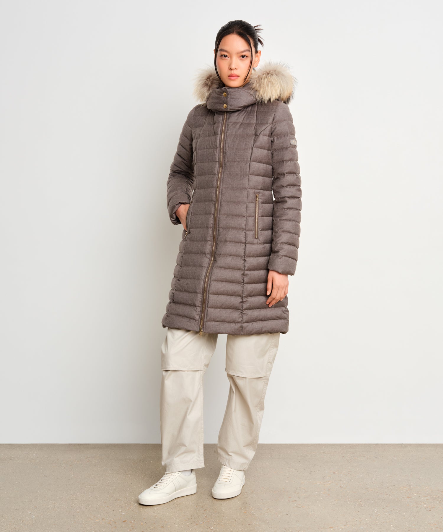 モデル身長175cm、着用サイズ2、着用カラーMOCHA