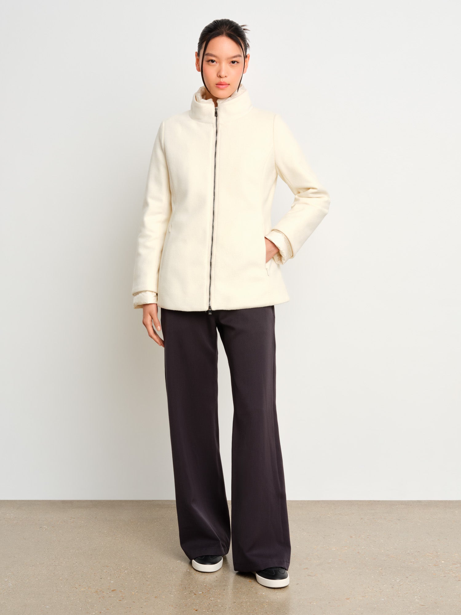 モデル身長175cm、着用サイズ2、着用カラーIVORY