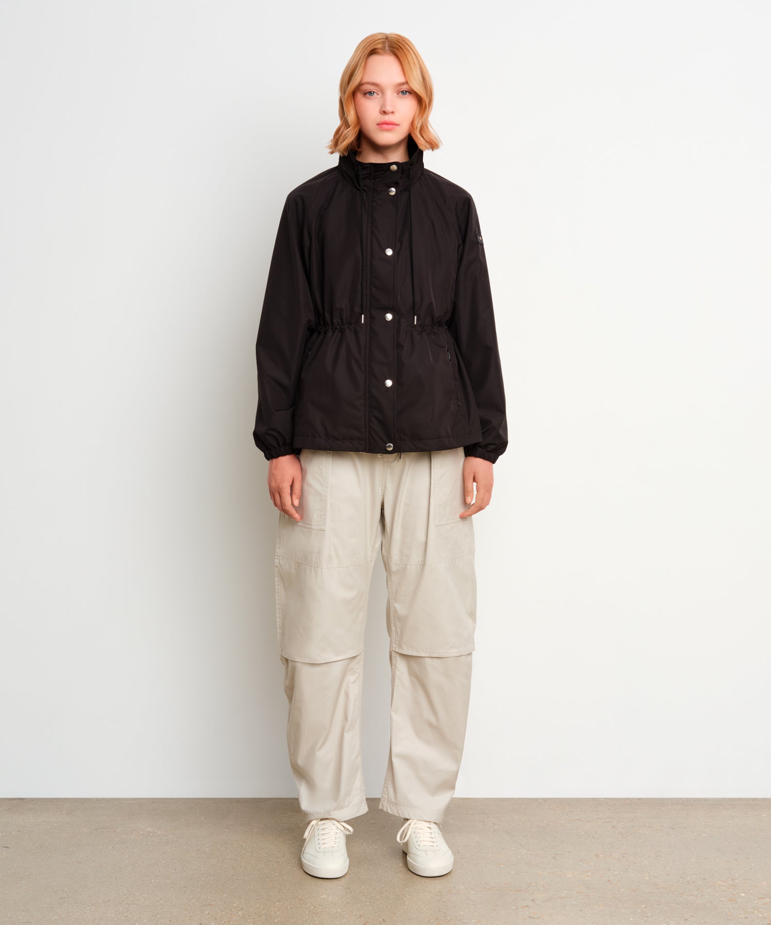 モデル身長175cm、着用サイズ2、着用カラーBLACK