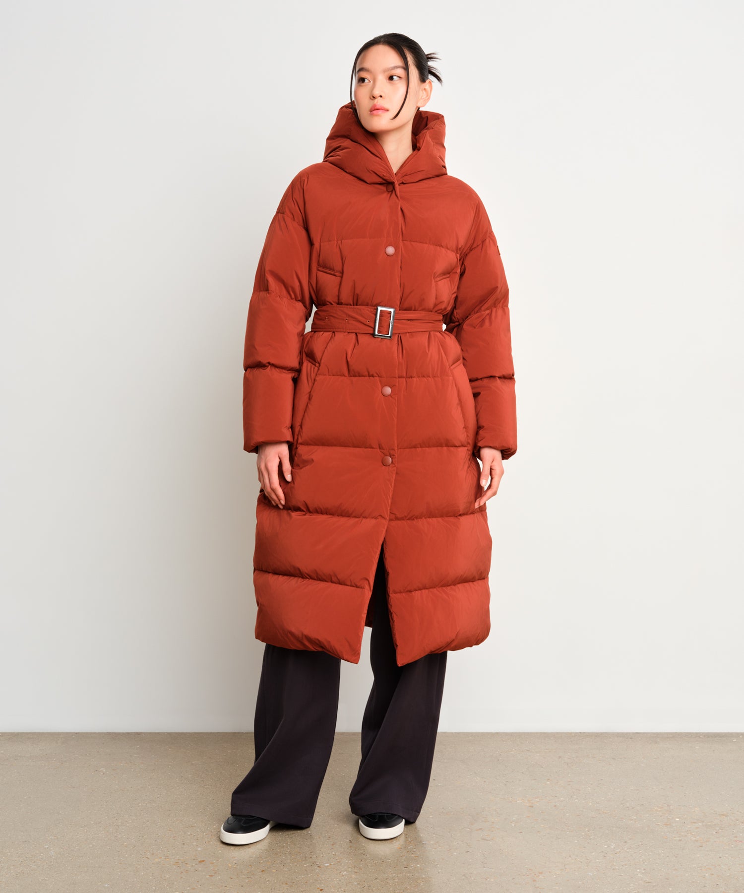 モデル身長175cm、着用サイズ2、着用カラーL.BROWN