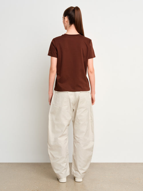モデル身長175cm、着用サイズ2、着用カラーBROWN