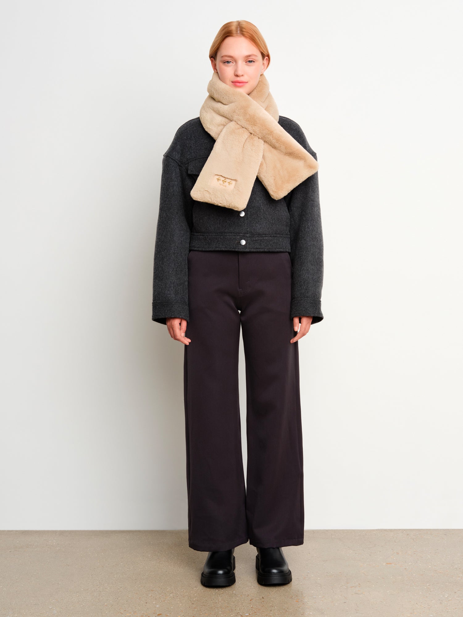 TATRAS クルサ Mサイズ（表記：02）　ブラック オンライン限定カラー】MENISA メニサ マフラー | タトラス公式