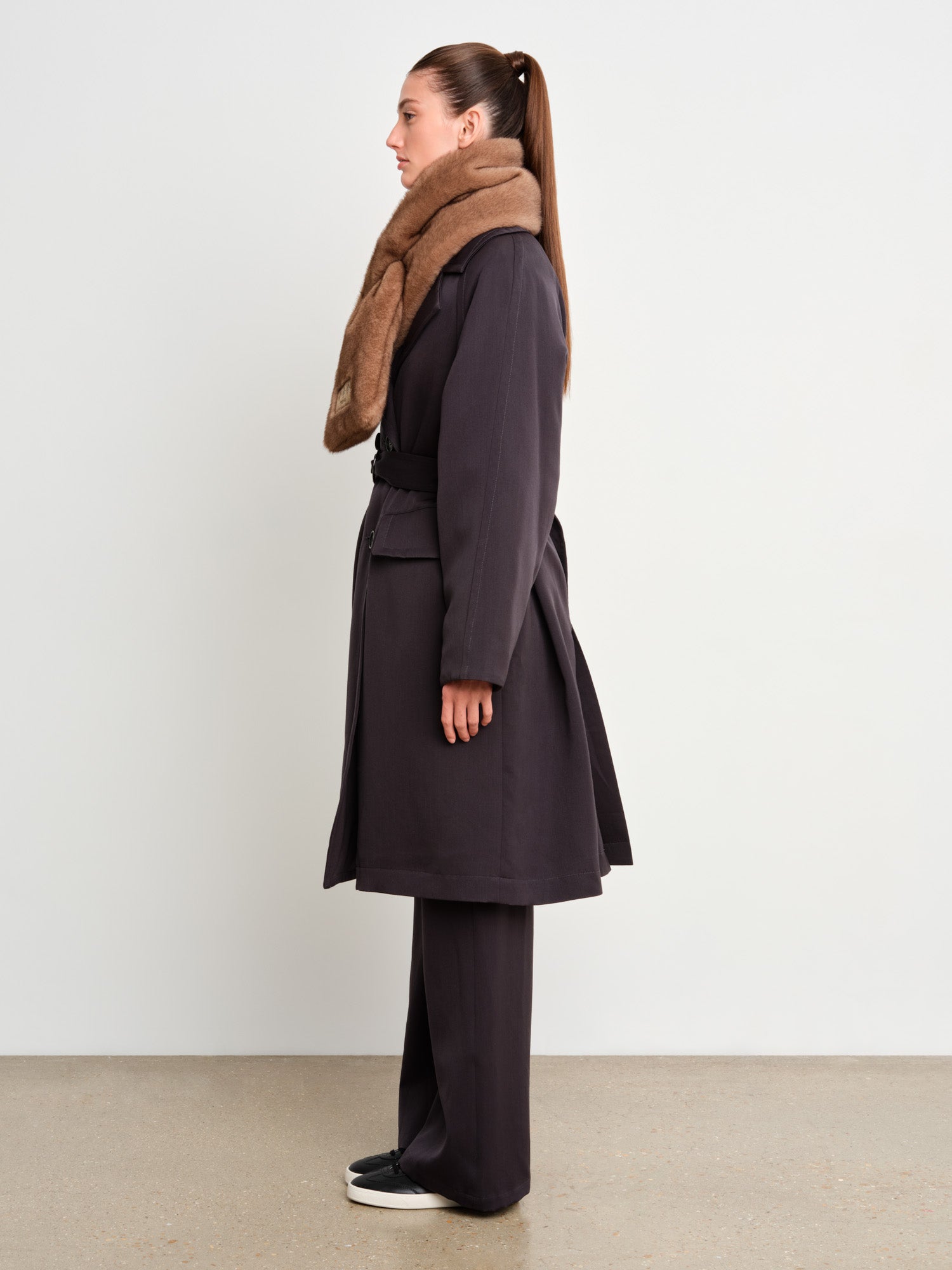 モデル身長175cm、着用サイズF、着用カラーMOCHA