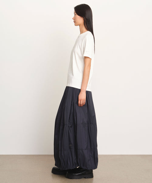 モデル身長177cm、着用サイズ2、着用カラーWHITE
