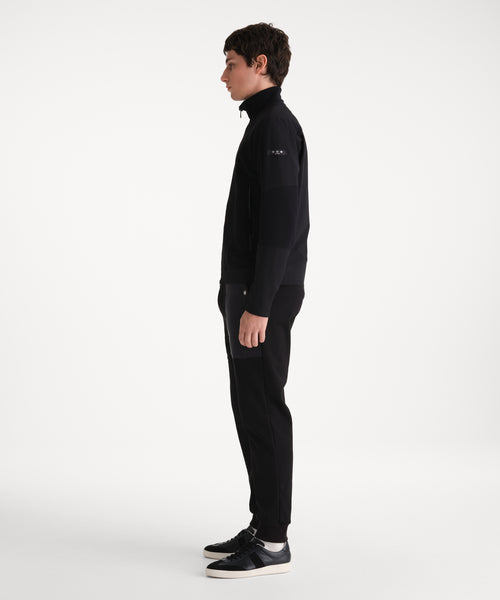 モデル身長185cm、着用サイズ3、着用カラーBLACK