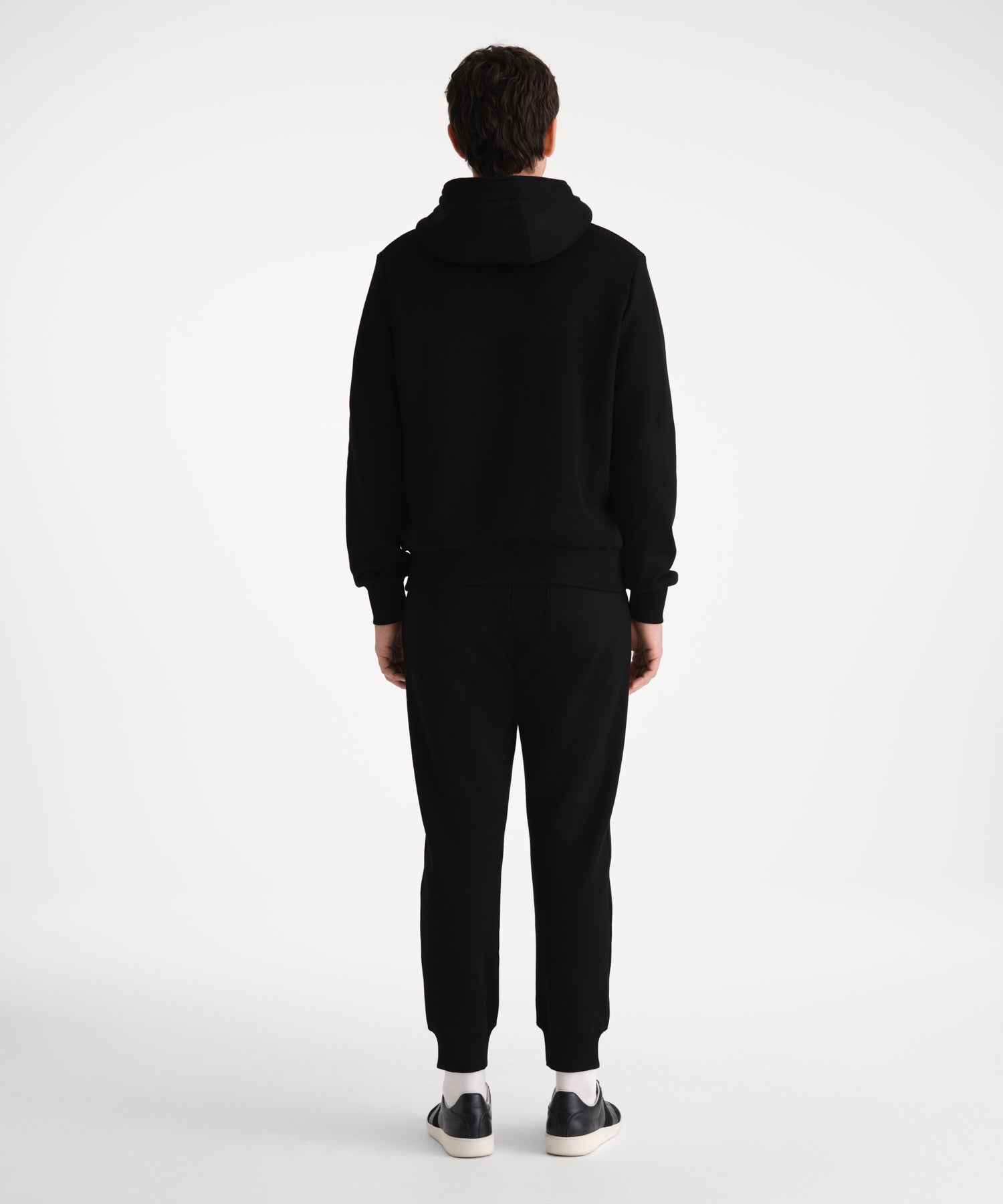 モデル身長185cm、着用サイズ3、着用カラーBLACK