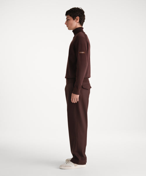 モデル身長185cm、着用サイズ3、着用カラーBROWN