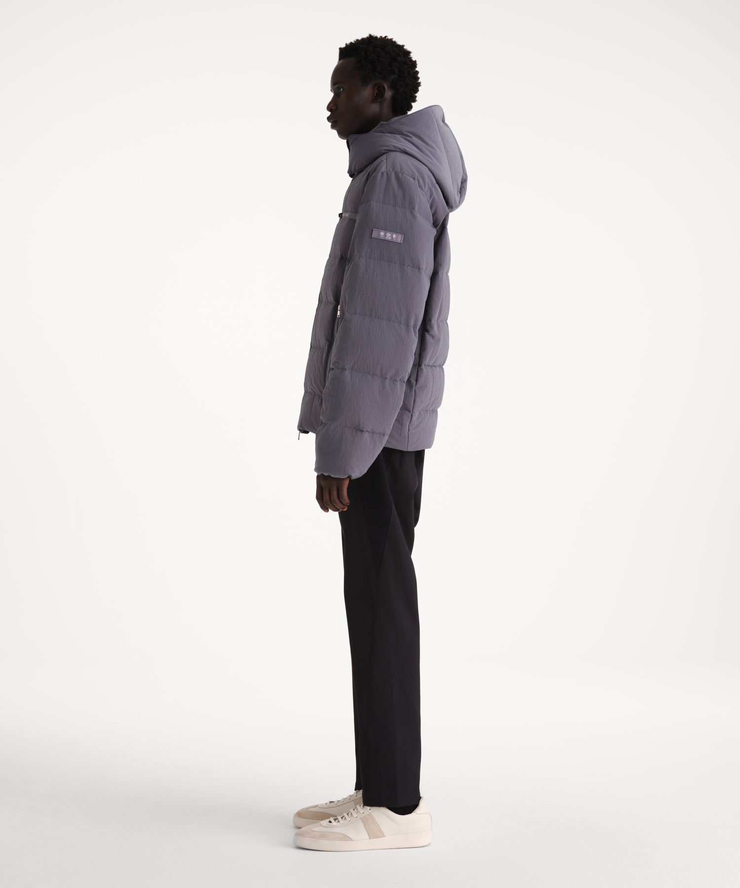 モデル身長186cm、着用サイズ3、着用カラーGRAY