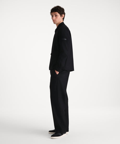 モデル身長185cm、着用サイズ3、着用カラーBLACK